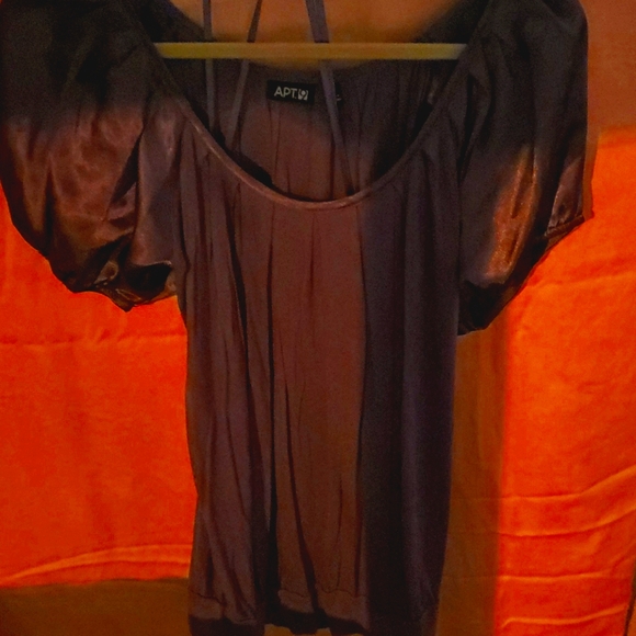 APT 9 Top - Picture 3 of 4